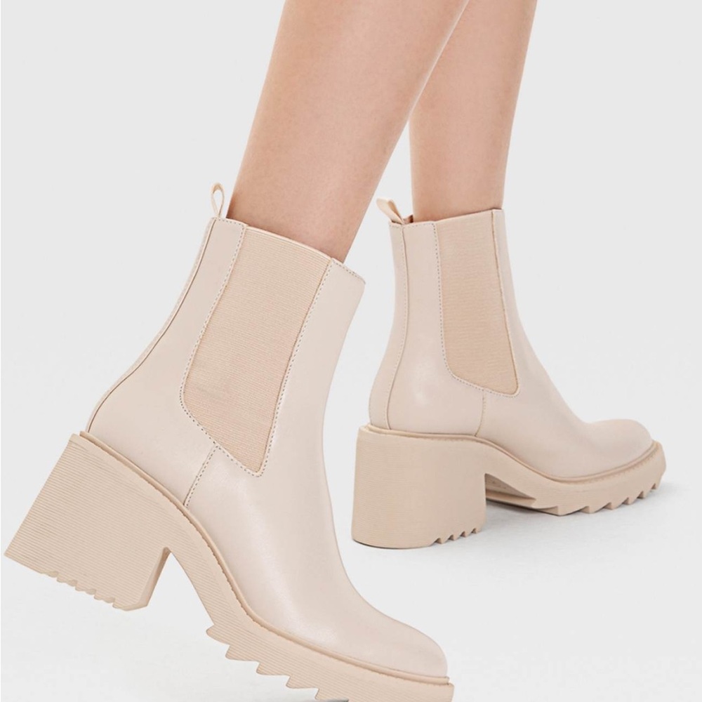 NWT Chunky heeled Chelsea boots